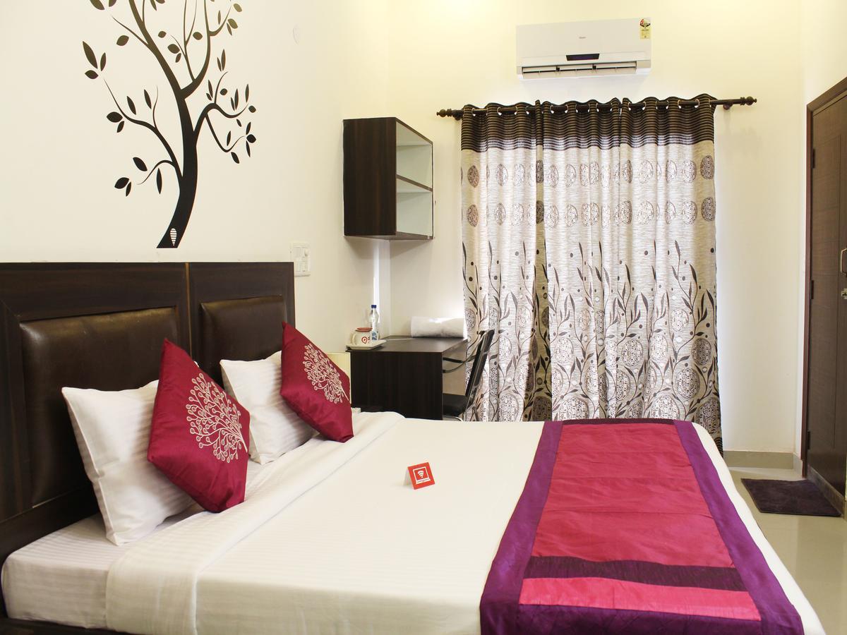 Oyo 2384 Hotel Epic Inn Гургаон Экстерьер фото